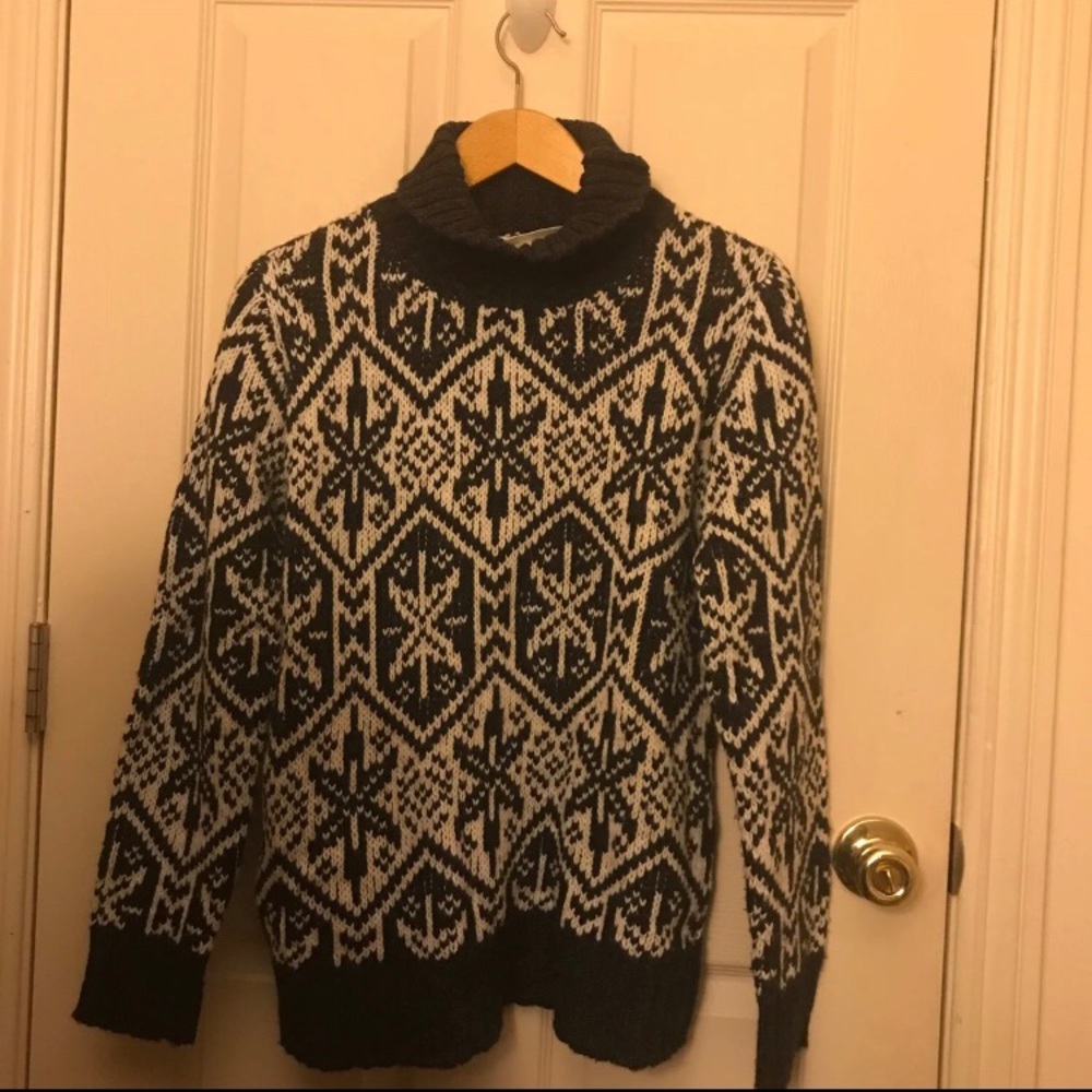 Sweater By Forever 21
